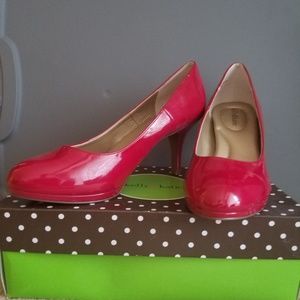 Kelly & Katie size 10w Red Heels